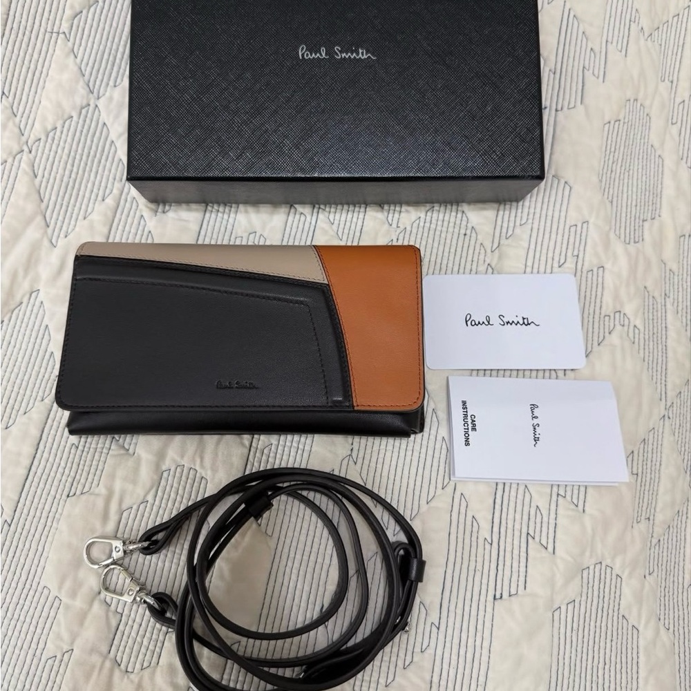 New-Paul Smith
Leather ‘Patchwork’ crossbody Phone Bag